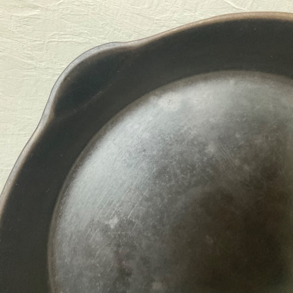 Vintage 🇨🇦 No. 8 Good Cheer 11” Cast Iron Skillet Frying Pan w/ Pour Spouts - Picture 6 of 12